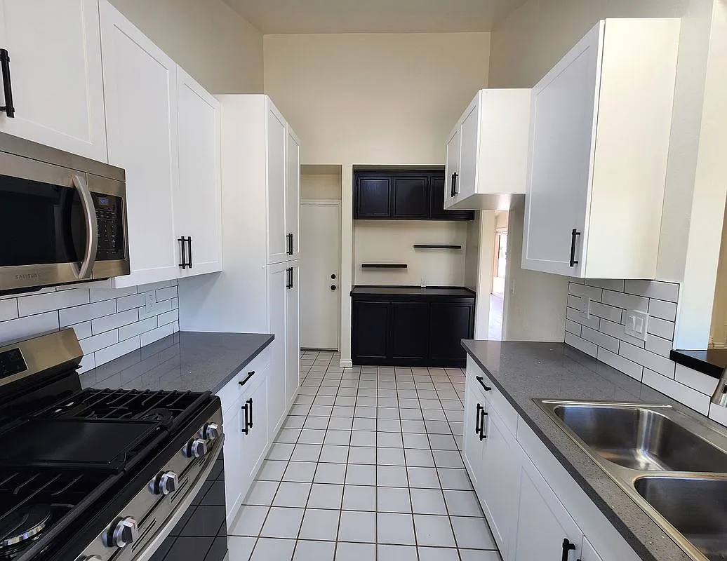 4 bed, 2.0 bath, 1736 sqft, $4,800 — Photo 3