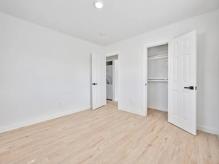 6811 Del Rio St #9 — Photo 12