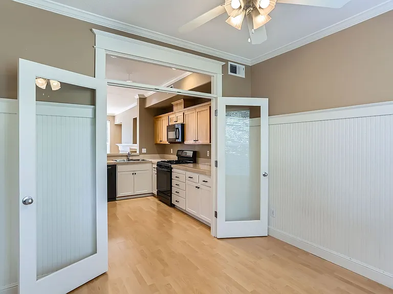 10175 NW Wilshire Ln — Photo 9