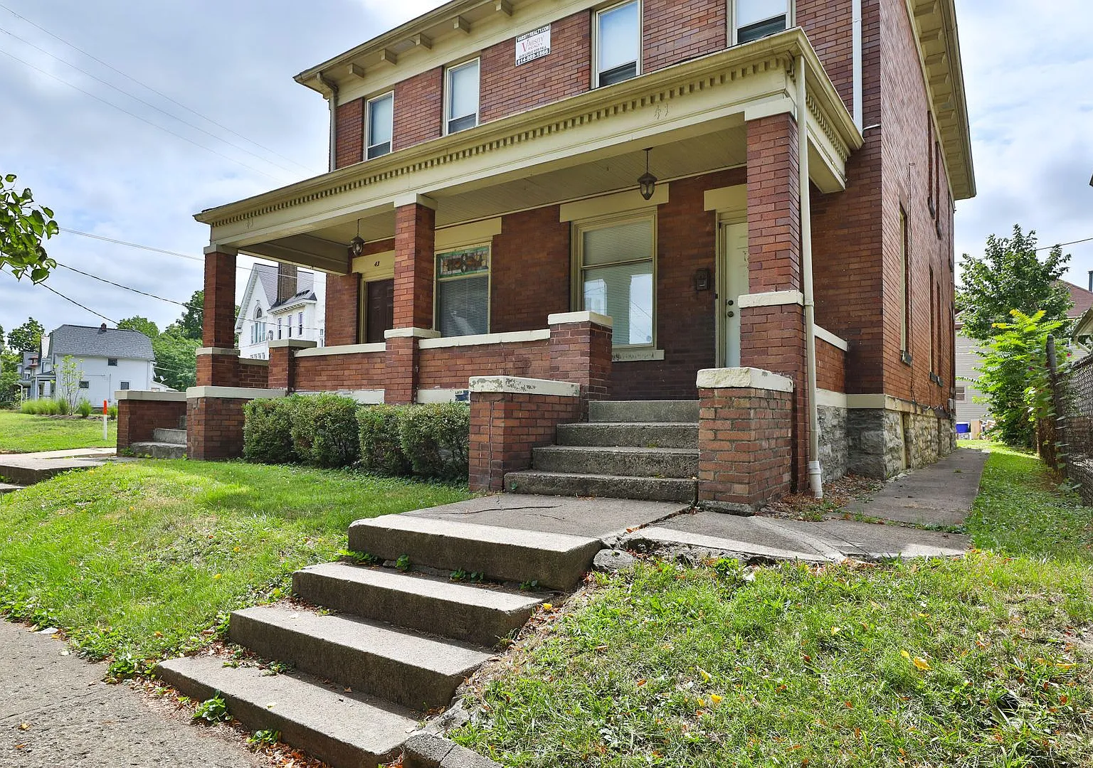 3 Bedroom , 2 Bath Newly Renovated Townhouse - Right off of High St - FREE Washer / Dryer and Off... — Photo 1