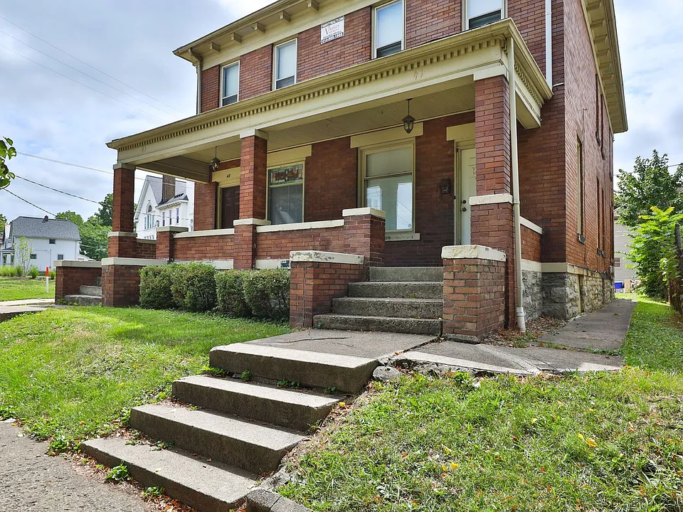 41 E Blake Ave