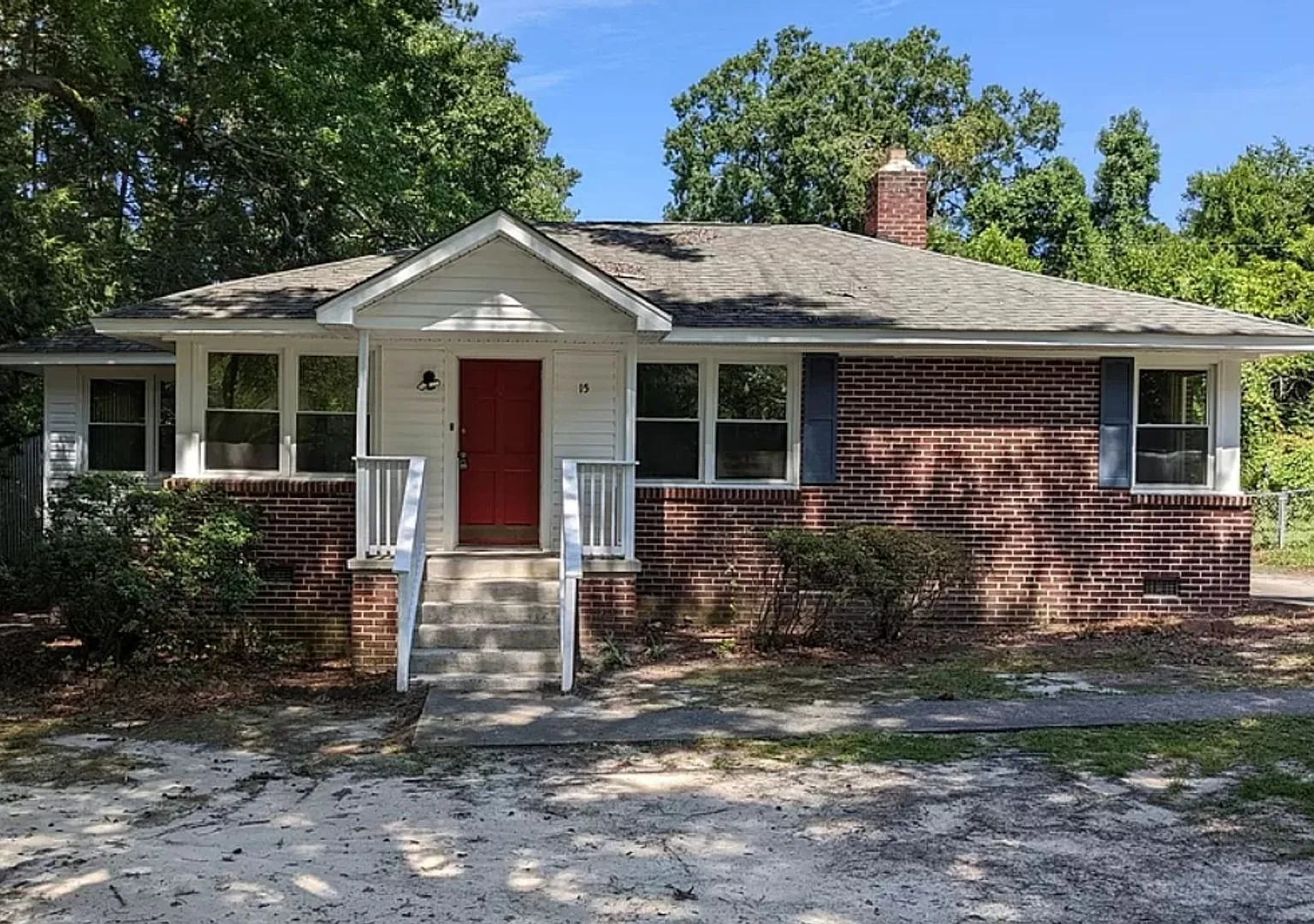 Single-level brick home near Forest Acres — Photo 1