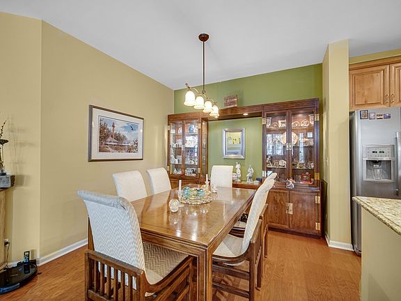 4th image of 606 Scott Ct