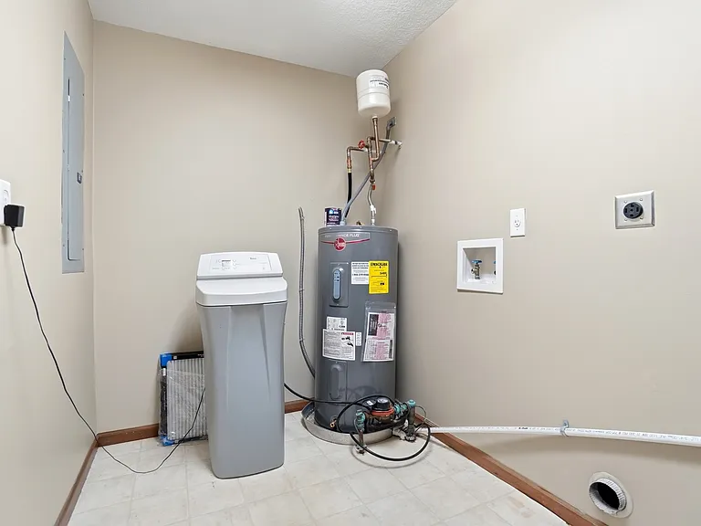 245 Fitchland Dr — Photo 21