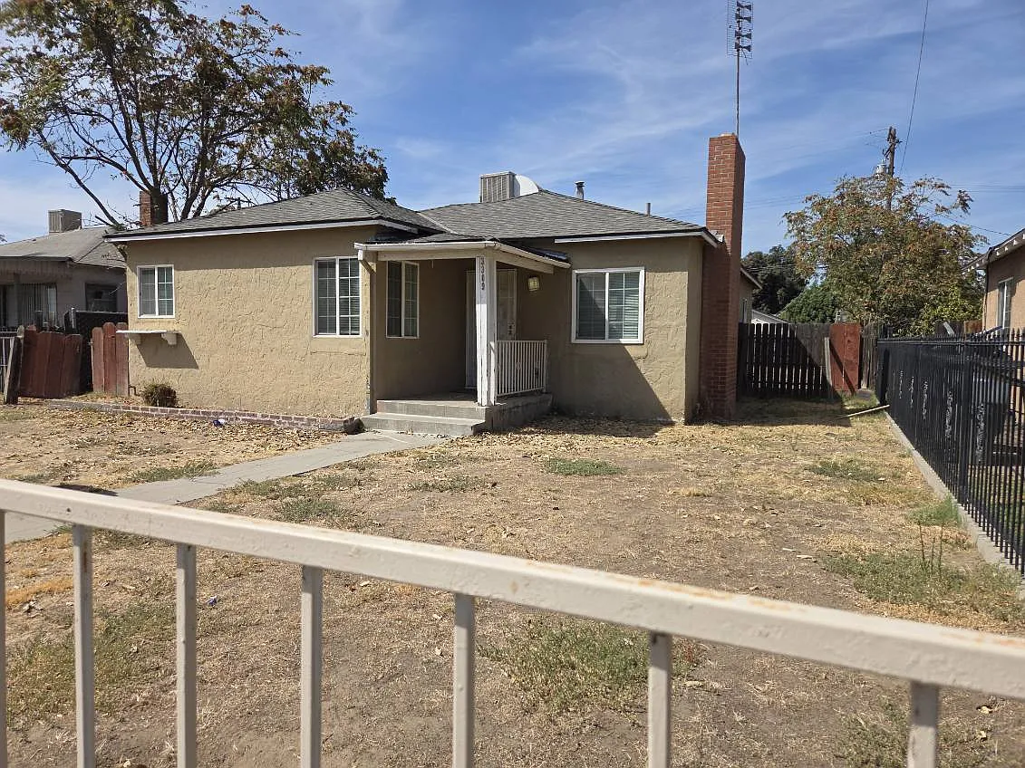 3 bed, 1200 sqft, $1,650 — Photo 1