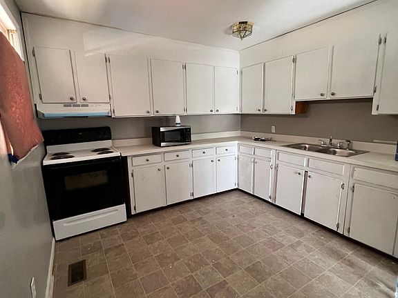 5th image of 1662 Windsor St