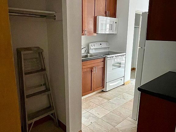 3rd image of 370 W 30th St APT 11E