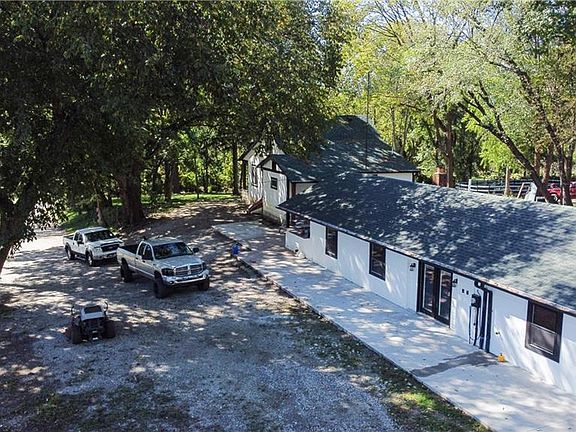 3rd image of 2813 Easton Rd