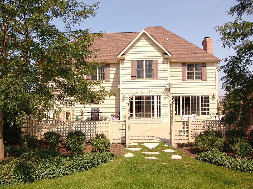 2nd image of 10 W Prairie Ct