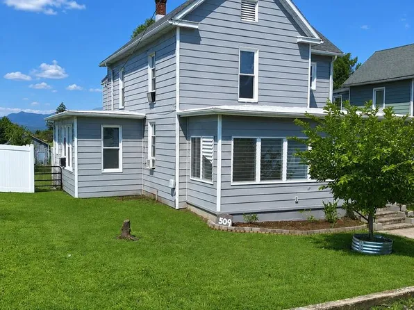 509 7th St, Shenandoah, VA 22849