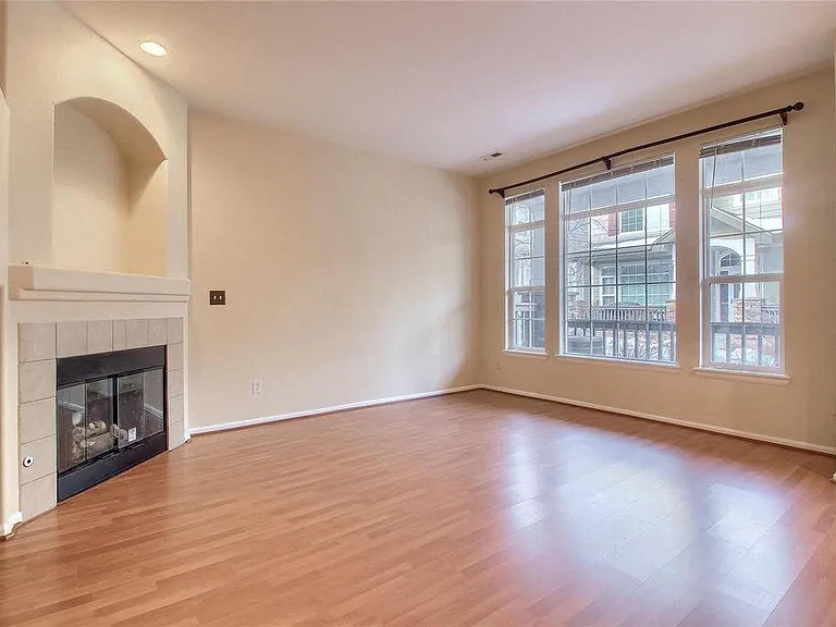 8325 Stonybridge Cir — Photo 3