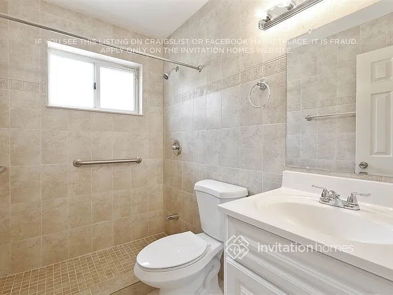 7651 NW 168th Ter — Photo 11