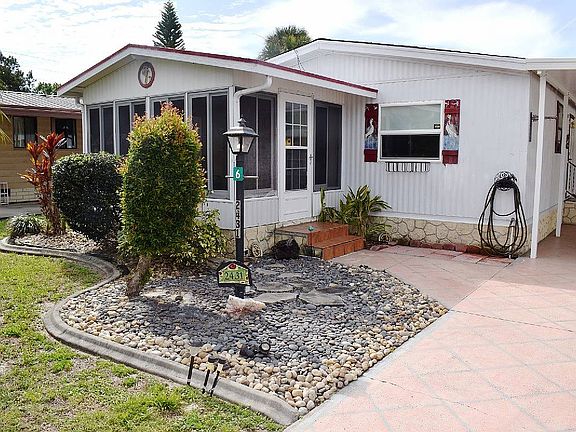 2nd image of 2431 Lakeside Dr