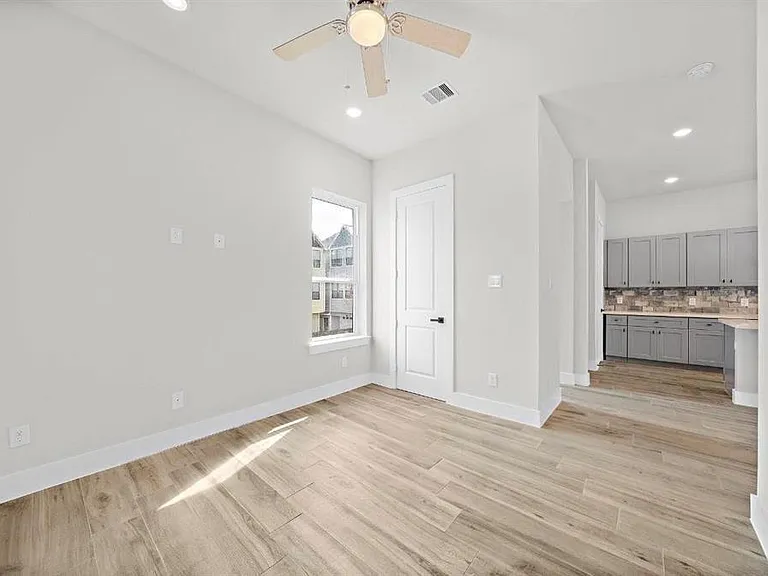 232 W 28th St #A — Photo 4