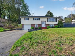 34 E 6th St, Lowell, MA 01850