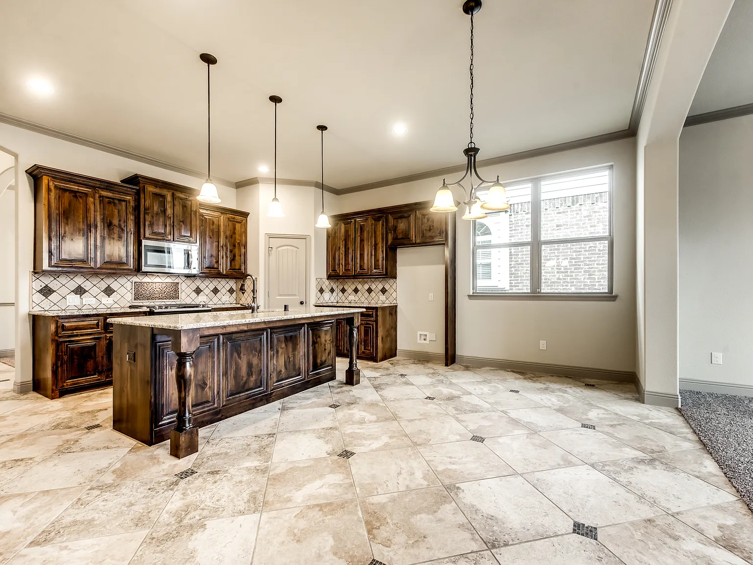 4 bed, 2128 sqft, $2,595 — Photo 3