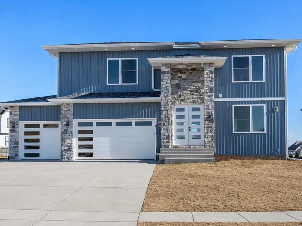 6589 Blackbird Ln, Bettendorf, IA 52722