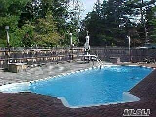 5th image of 694 Longacre Ave