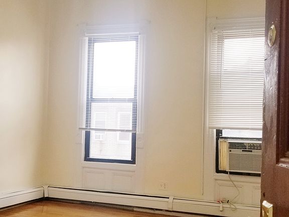 5th image of 676 Manhattan Ave #3