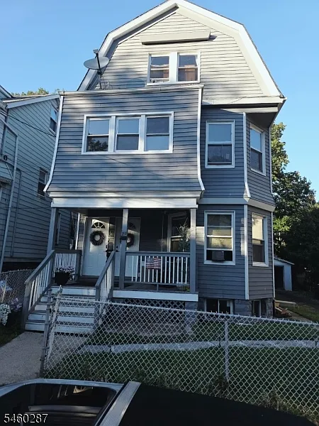 3 bed, 1.0 bath, $2,600 — Photo 2