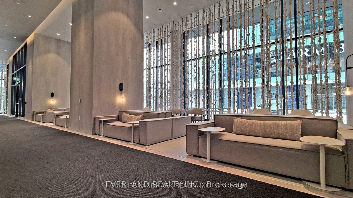 Photo 2 of 15 - 138 Downes St #1108 - Toronto, ON Building Photo - 138 Downes St #1108