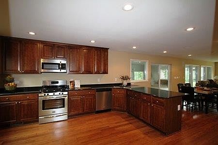 5th image of 1001 Creekview Ln