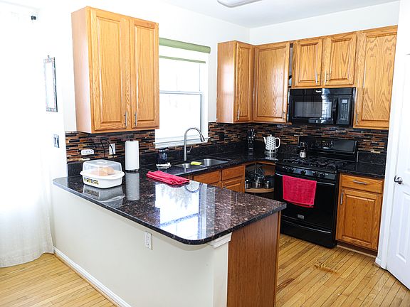 4th image of 3953 Hartlake St