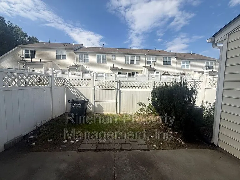 530 Bent Leaf Ct — Photo 16