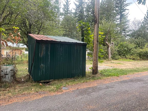 8 x 10 Shed with washer/dryer hookups