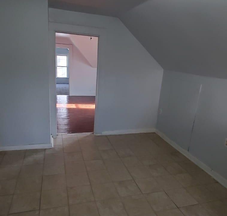 1st image of 3124 W 43rd St #Up