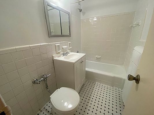 5th image of 71-40 112th St #6033
