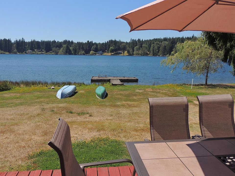 Large lawn area to private dock