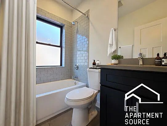 5th image of 2206 W Eastwood Ave #1N