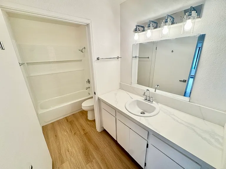 13765 Ruette Le Parc #F — Photo 12