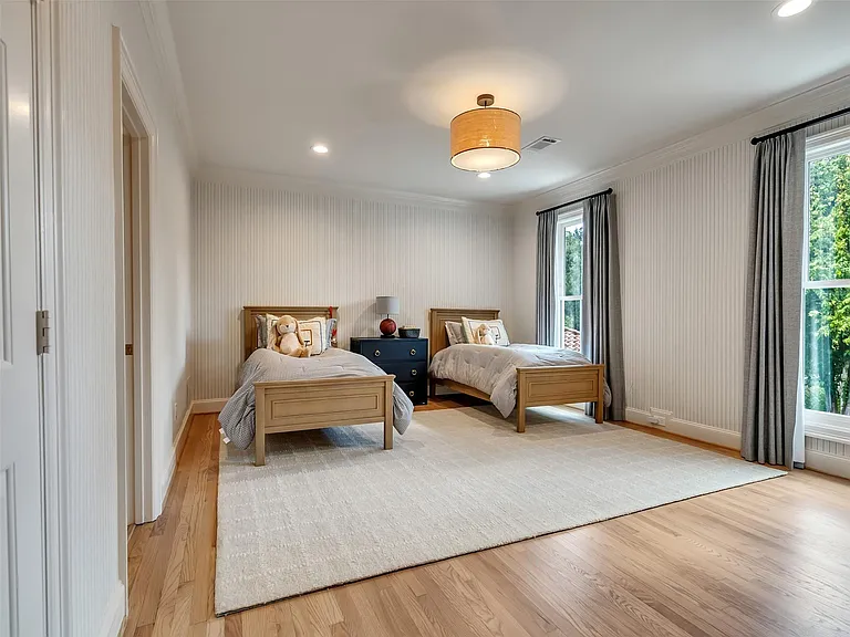 6608 Vanderbilt St — Photo 37