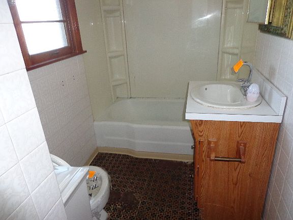 5th image of 528 Freeland Ave
