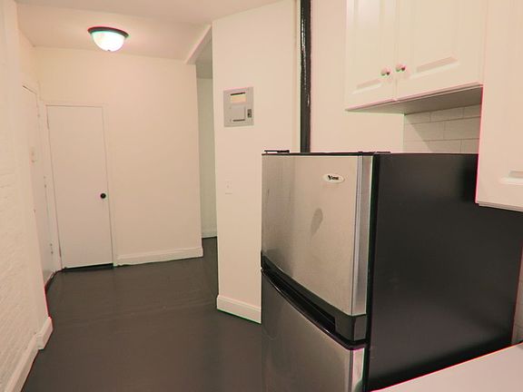 5th image of 5025 Broadway APT 1e