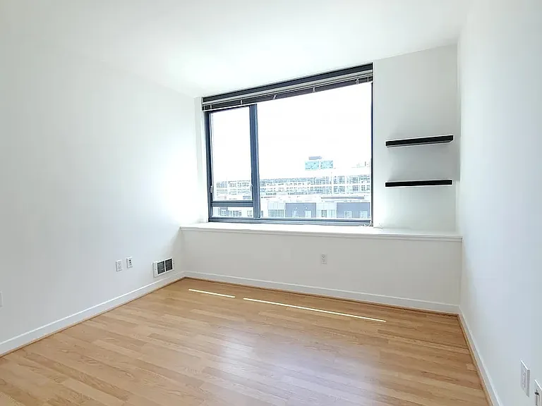 260 King St #673 — Photo 13