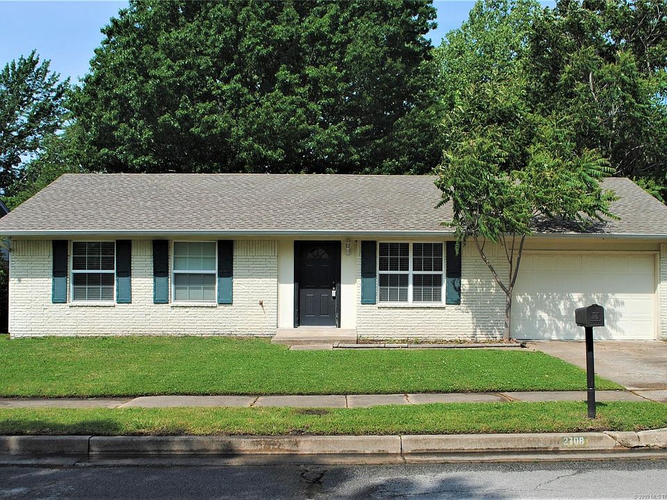 1st image of 2708 S 136th Ave E