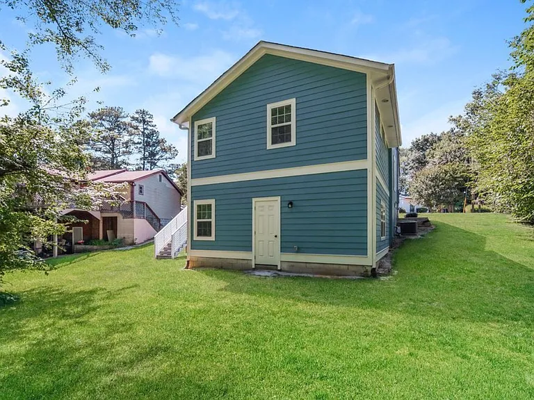 435 Lansing St — Photo 4