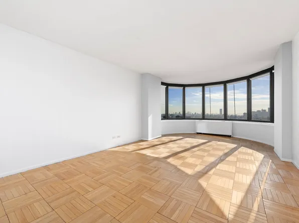 330 East 38th Street image 3 of 9