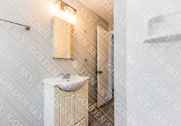 811 E Memorial Dr — Photo 14