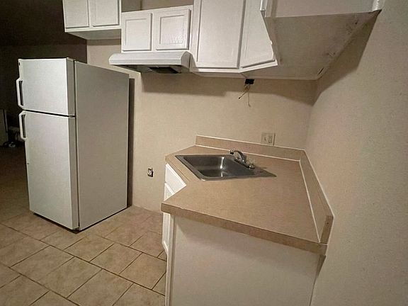 5th image of 2021 N Jefferson St Unit 17