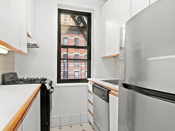 5th image of 222 E 35th St APT 3J