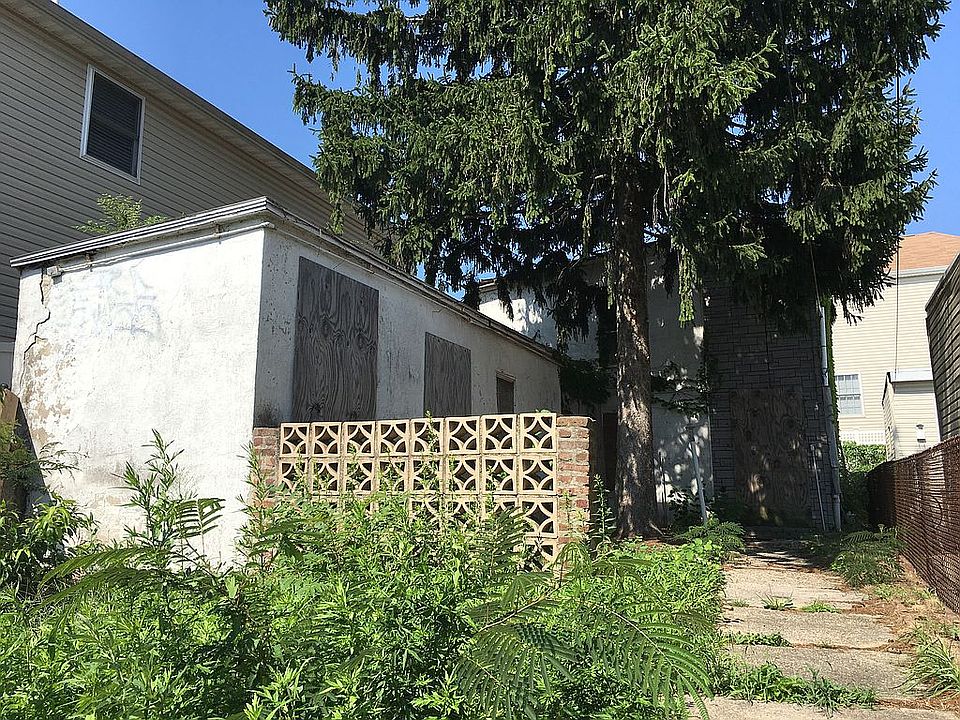 2nd image of 613 Penn St
