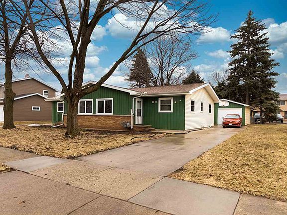 2nd image of 619 W Gruenwald Ave