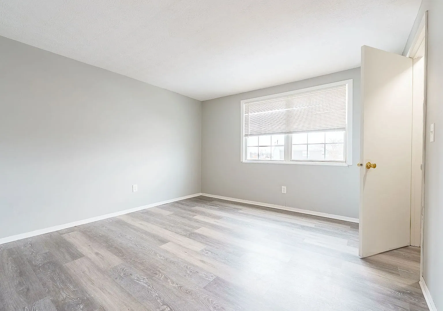 Modern Townhome w/ Full Basement. — Photo 4
