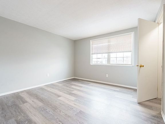 4th image of 100 Heritage Cir #146