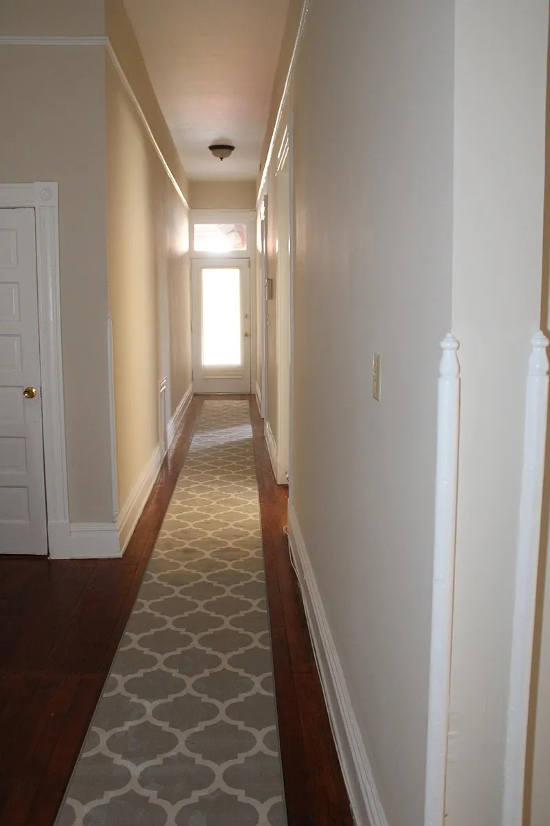 Front door and hallway - 802 N 21st St #A