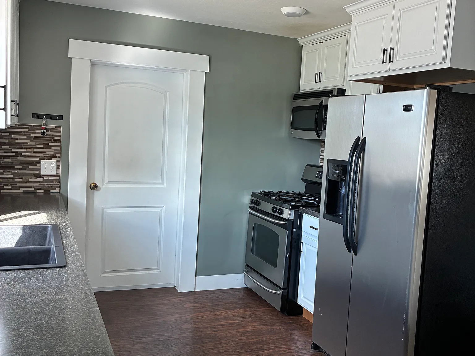 3 bed, 1971 sqft, $2,600 — Photo 4